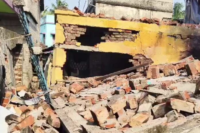 Explosion in illegal firecracker factory in Bengal’s Kolaghat, no casualty