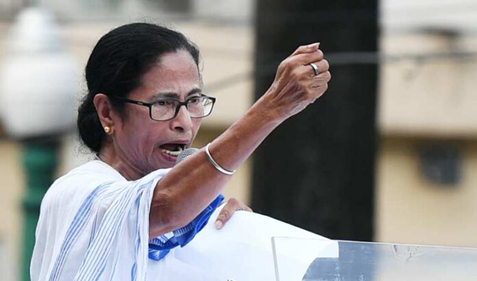 After Mamata Banerjee's outburst, police begin evicting encroachers from footpaths in Kolkata