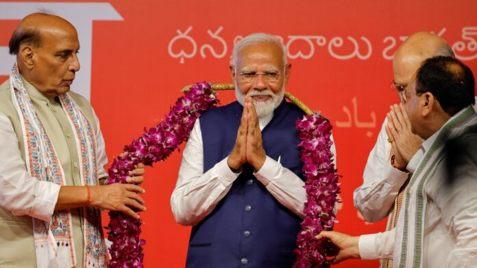 Narendra Modi pays homage to Mahatma Gandhi, Vajpayee before swearing-in today