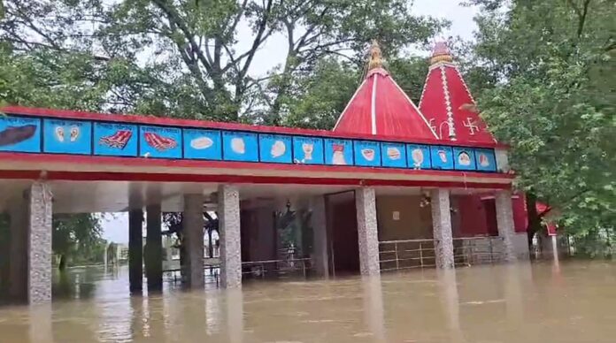 Due to heavy rain, water entered the Kankali Tala temple in Bolpur