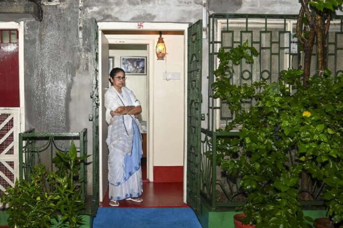 CM Mamata Banerjee Blames Central Government & DVC For Flood-Like Situation