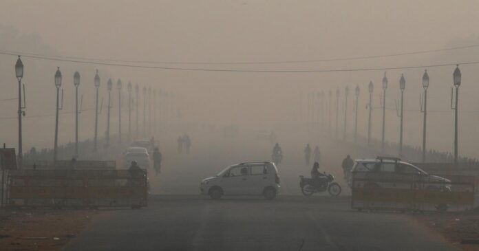 Delhi's air quality continues to remain in 'very poor' category ahead of Diwali