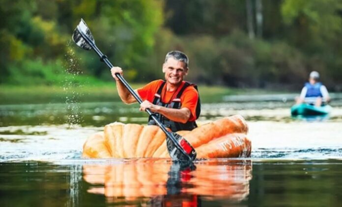 US man grows 500 kg pumpkin, uses it as boat to sail 70 km, sets new world record