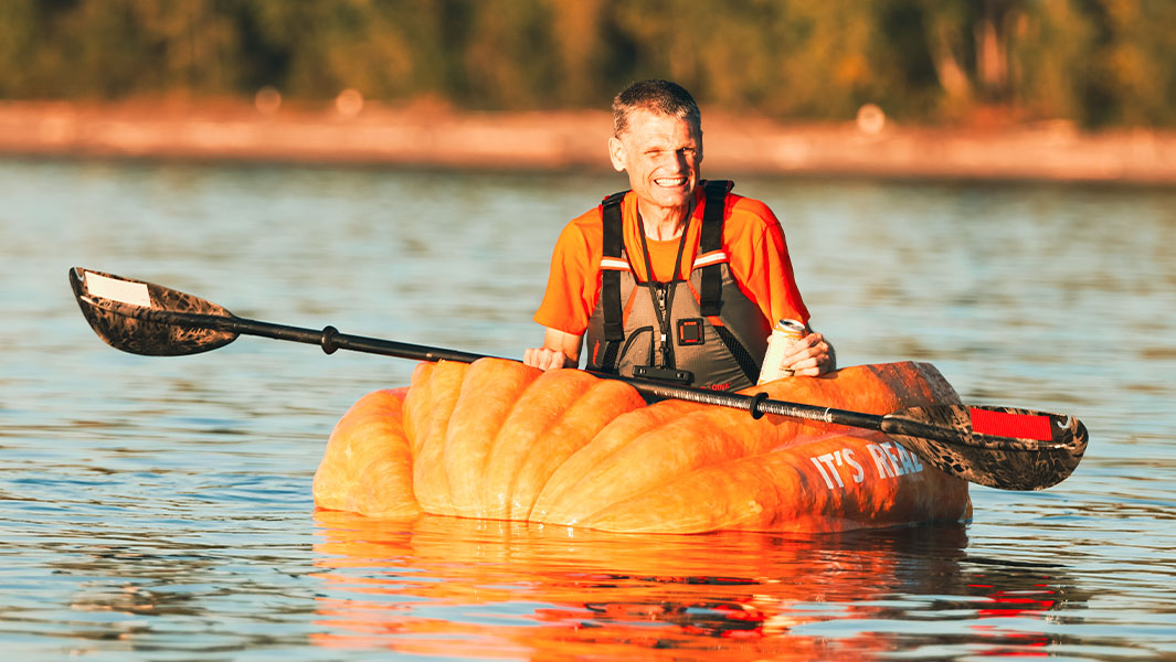 US man grows 500 kg pumpkin, uses it as boat to sail 70 km, sets new world record