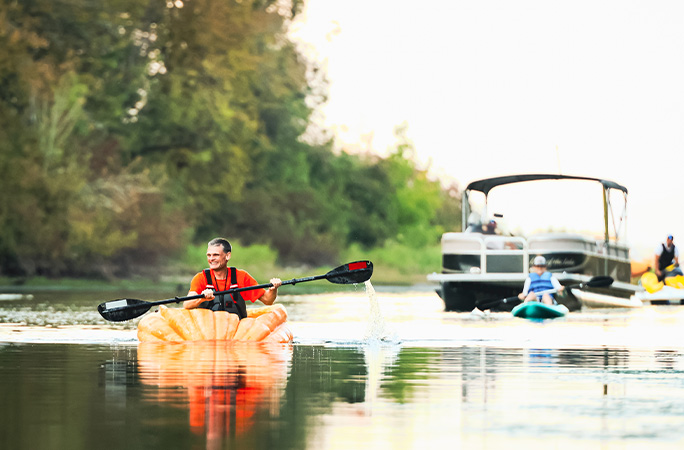 US man grows 500 kg pumpkin, uses it as boat to sail 70 km, sets new world record